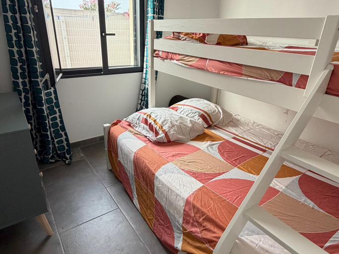 Room 5, Villa With Pool and Jacuzzi Near Chateauneuf-du-pape - 9 People, Vaucluse