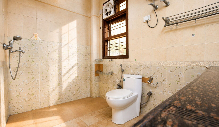 Bathroom 4, Mayfield Manor4bhknr Medanta20min Cyber City, Gurgaon