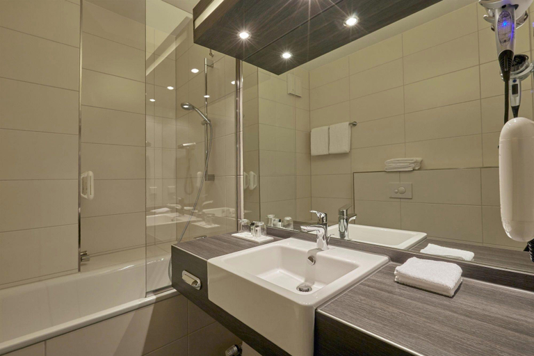 Bathroom 3, H+ Hotel Koln Hurth, Rhein-Erft-Kreis