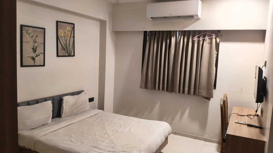 Room 3, Hotel Royal Stay, Valsad