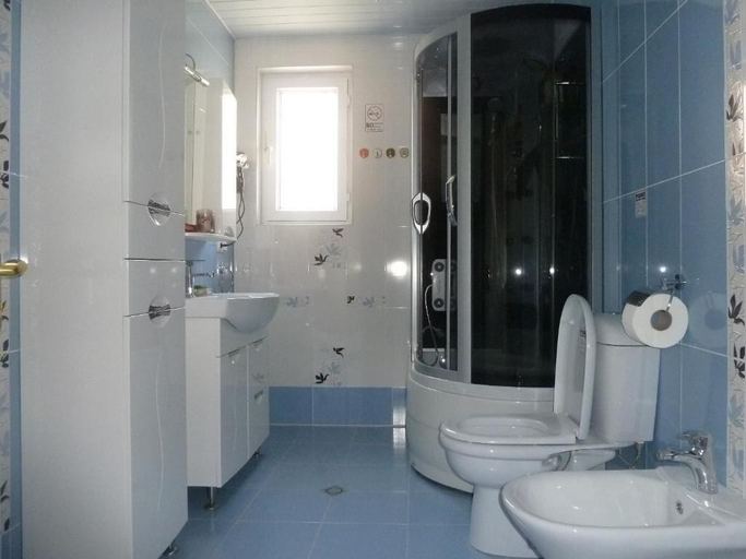 Bathroom 4, Zekorei Guest House, Kutaisi