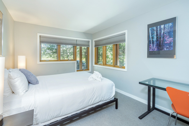Room 2, Sunset Vista 3 Bedroom Condo, San Miguel