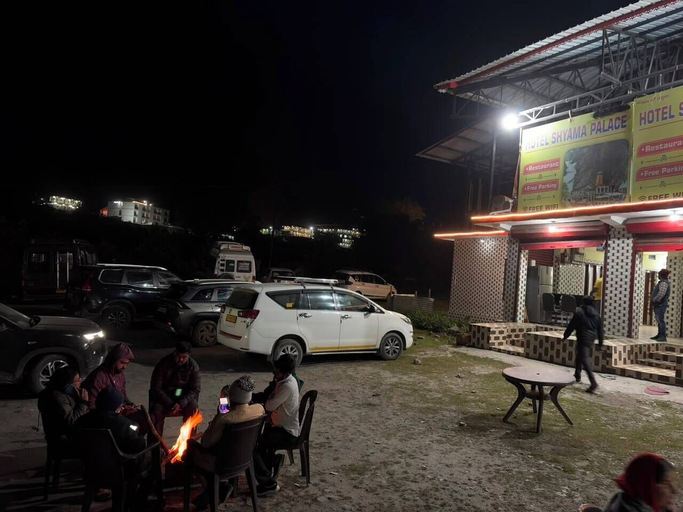 Outdoor dining, Hotel Shyama palace, Uttarkashi