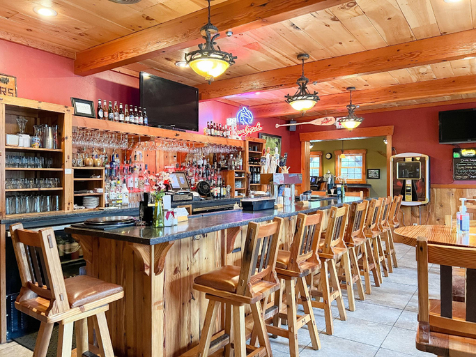 Food & Drinks, Cranberry Inn, Iron