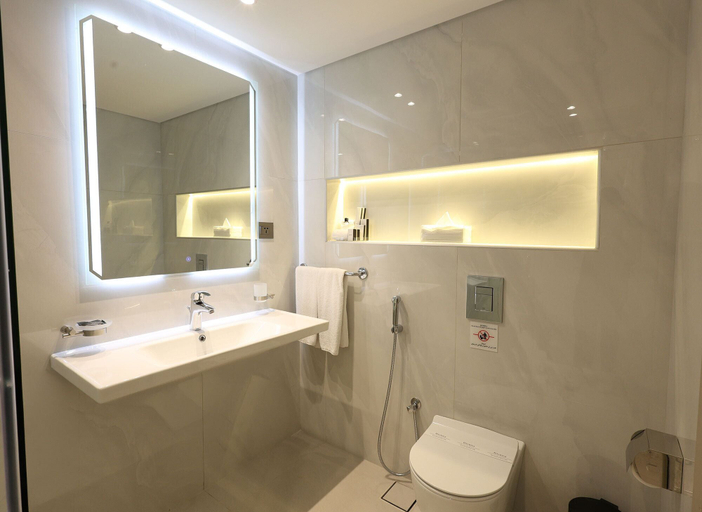 Bathroom 5, Riviera Hotel Beirut, Beirut