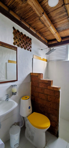 Bathroom 3, El Gran Chaparral, Calarcá