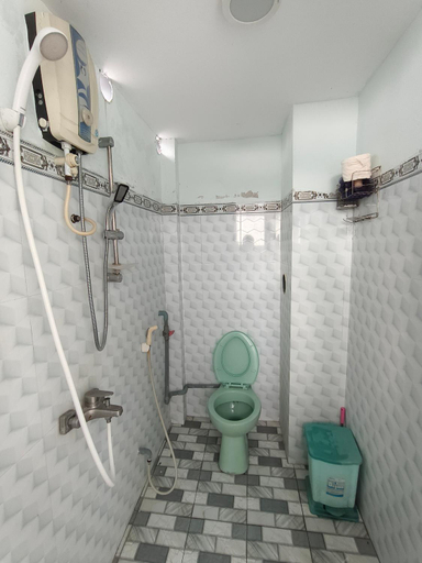 Bathroom 4, Luc Thach - Quan an & Homestay, Tuy An