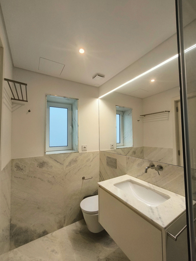 Bathroom 4, Carmo Cinema Apartments, Porto