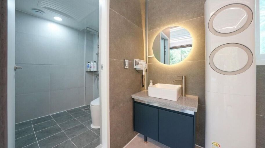 Bathroom 4, Metaverse Pension, Gapyeong