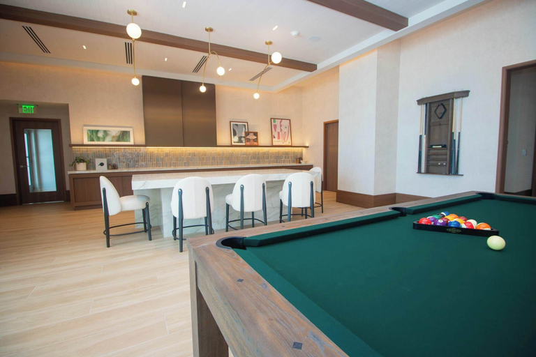 Game room, Breathtaking water views - North Miami, Miami-Dade