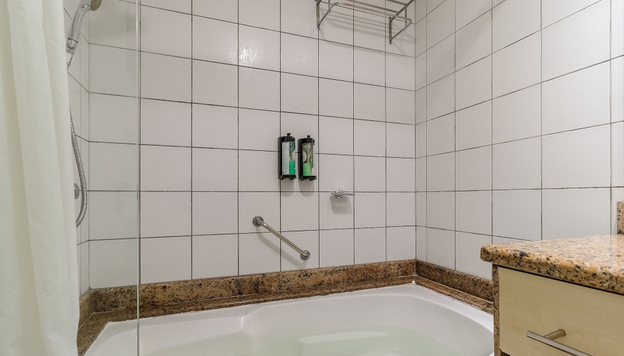 Bathroom 2, Pool View in a Beachfront Resort Jbv134, Florianopolis