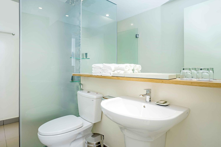 Bathroom, Oceanami Villas & Beach Club Long Hai, Đất Đỏ