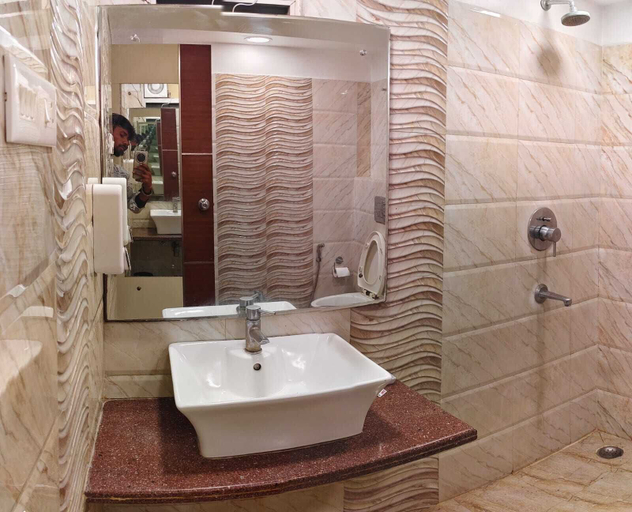 Bathroom 4, NIRVANA HOTEL, Varanasi