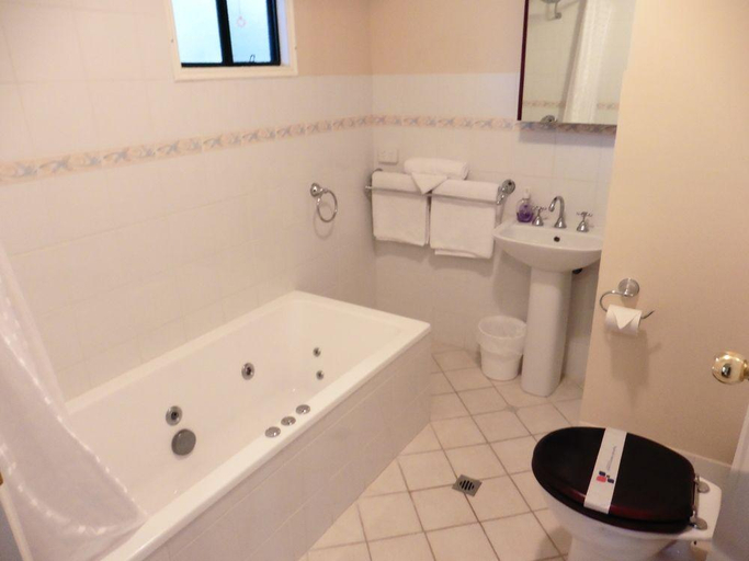 Bathroom 3, York Accommodation Services, York