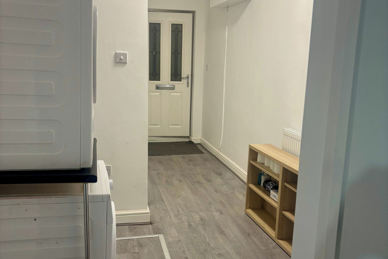 Interior 5, Homes Rentals Studio Sleeps 3 With Wifi, Sandwell