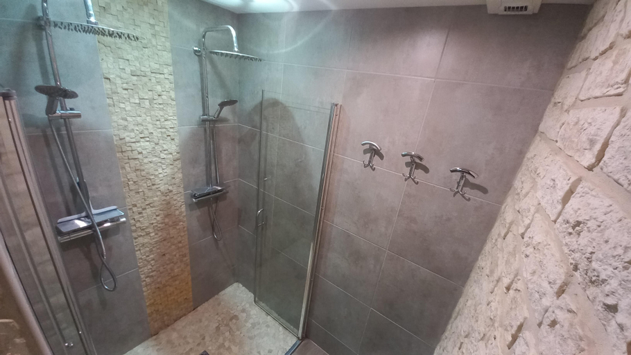 Bathroom shower 2, Gîte les glycines, Vendée