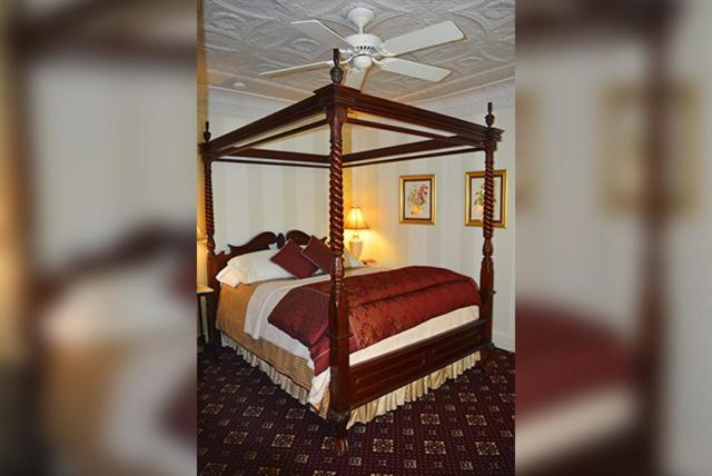 Bedroom 3, Cornerstone Victorian Bed and Breakfast, Warren