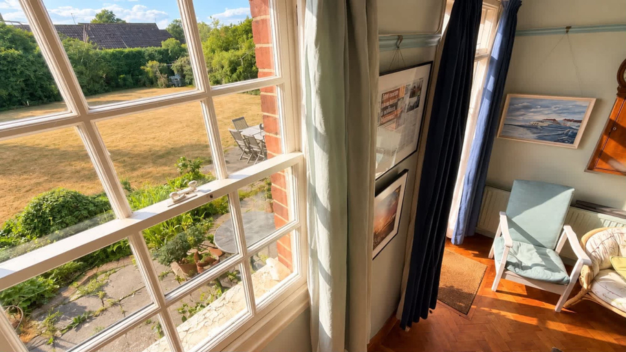 Room 2, Observatory Apt - Historic Bedford Apt With Pool, Bedfordshire