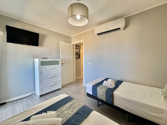 Room 4, Faro Modern by Homing, Faro