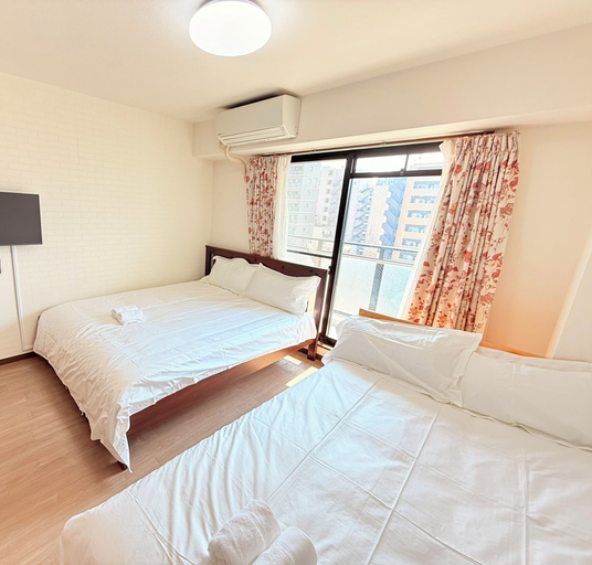 Room 2, Raku Osaka Daikokucho Namba Shinsaibashi, Osaka