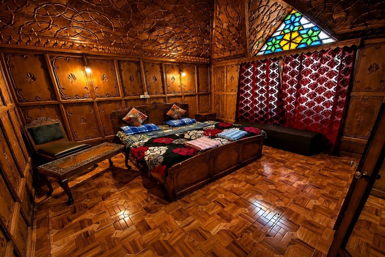 Bedroom 5, Houseboat Myline , Srinagar