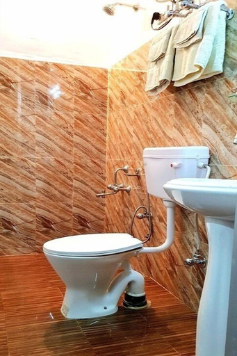 Bathroom 4, aman palace hotel srinagar, Srinagar
