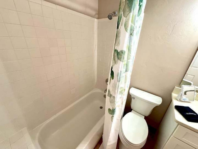 Room 3, UF Campus Townhome - Full Kitchen 2 BR Pets OK, Alachua
