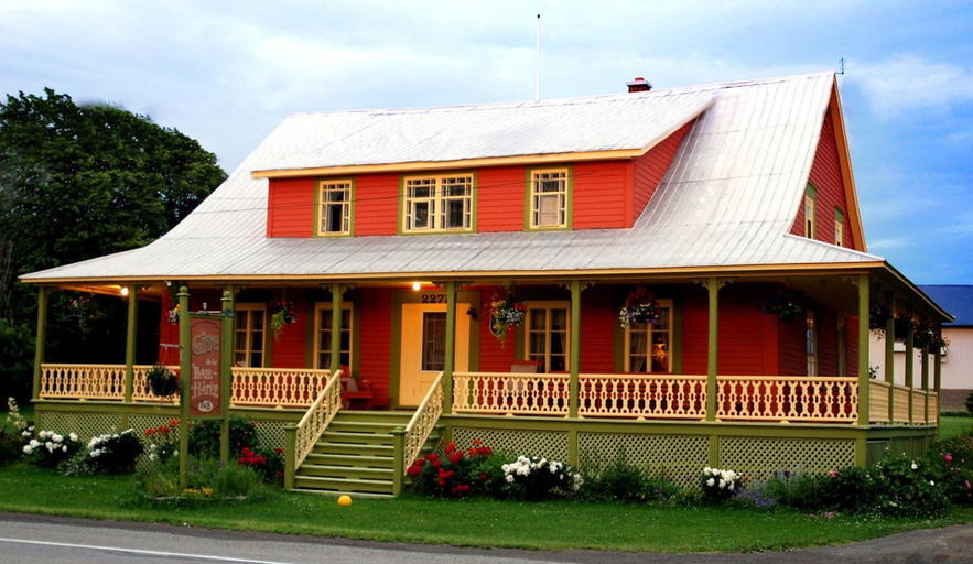Exterior & Views