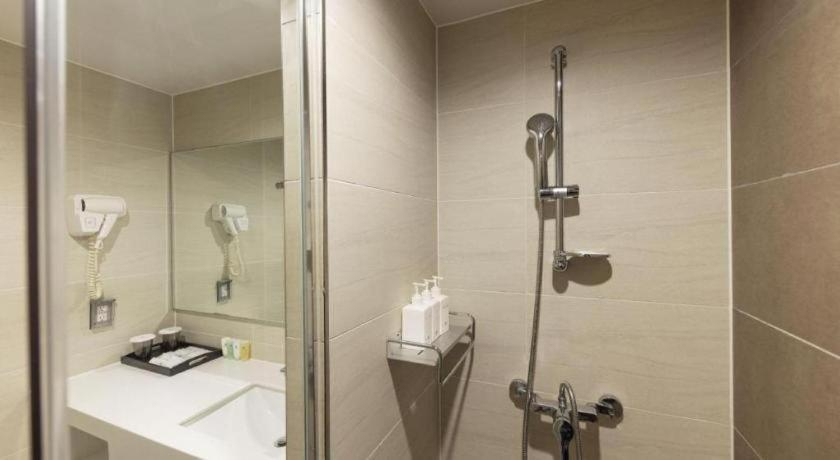 Bathroom 4, Saipan World Resort, Saipan