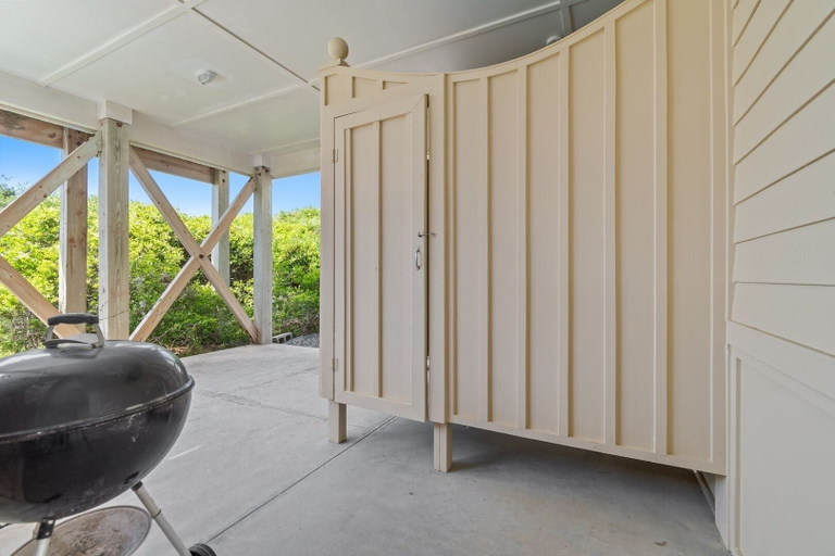 Terrace/patio 5, Inn Between 6 Bedroom Home by RedAwning, Brunswick