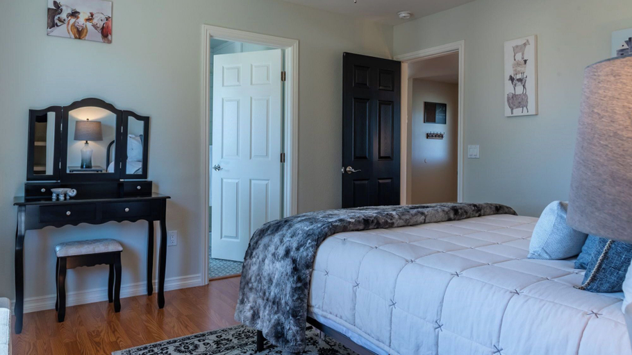 Interior 2, 46 West Walnut Hill by Avantstay Vineyard Views + Gourmet Kitchen Near Downtown Paso Robles, San Luis Obispo