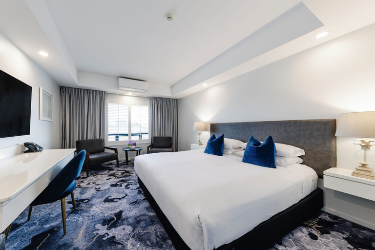 Bedroom 2, Hotel Kingsley, Hamilton