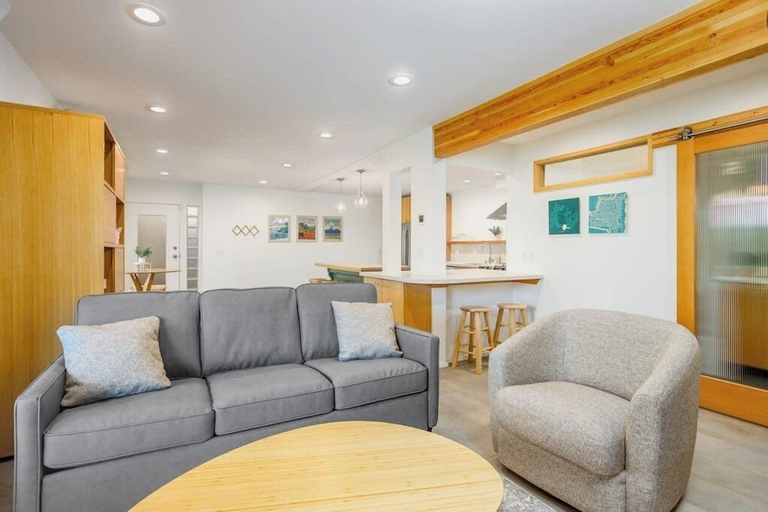 Interior 3, Full Downtown Anchorage Triplex for Large Groups, Anchorage