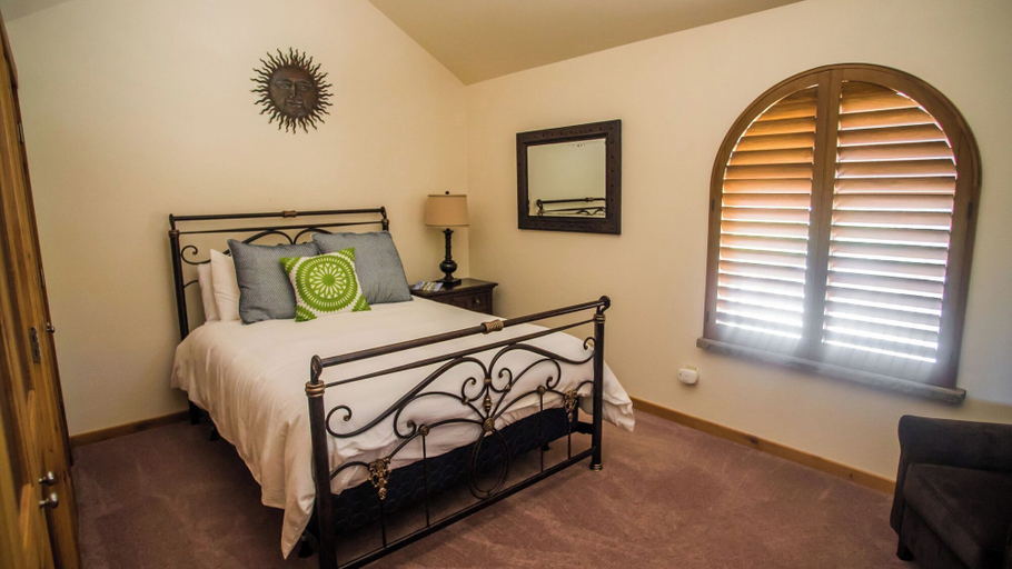 Interior 4, Hacienda in Solitude Vineyard by Avantstay Vineyard Views + Patio Paso Robles, San Luis Obispo