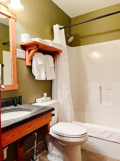 Bathroom, Cranberry Inn, Iron