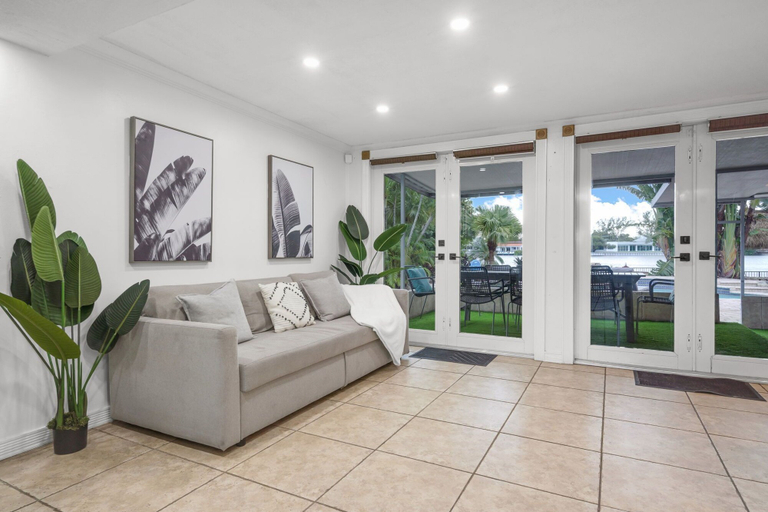 Living room 5, Waterfront Jungle Home with Kayaks, Miami-Dade