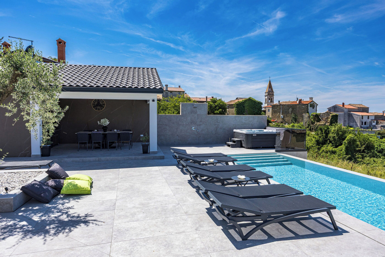 Outdoor dining 5, Villa Kim Momjan With Pool and Spa, Buje