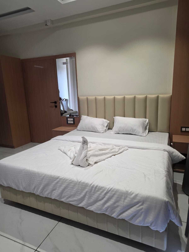 Room 4, Hotel Nandanwan Resto and Bar, Solapur