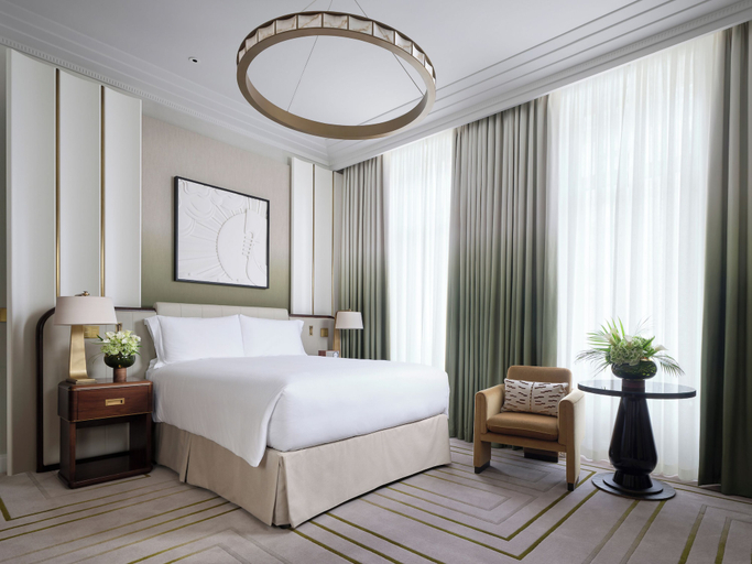 Bedroom 4, The Savoy, London