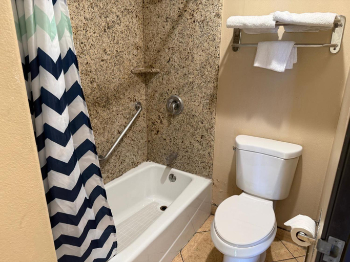 Bathroom 3, HYLAND MOTEL, Orange