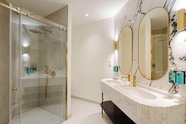 Bathroom 4, Hostal Americano, Madrid