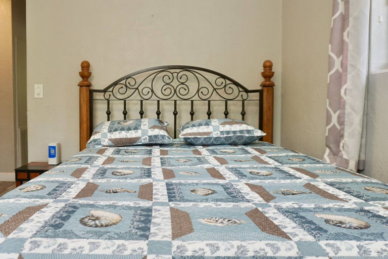 Room 4, Plenty Space Bikers Sleep8 Beach, Volusia