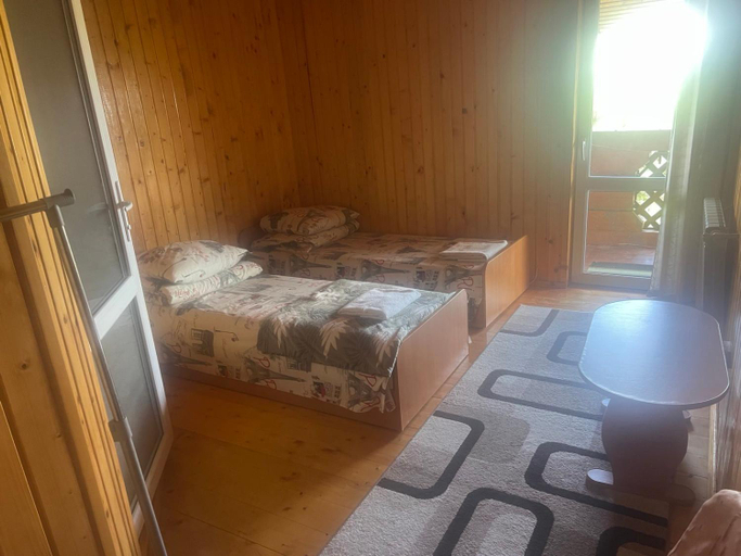 Bedroom 3, Ілона, Berehivs'kyi