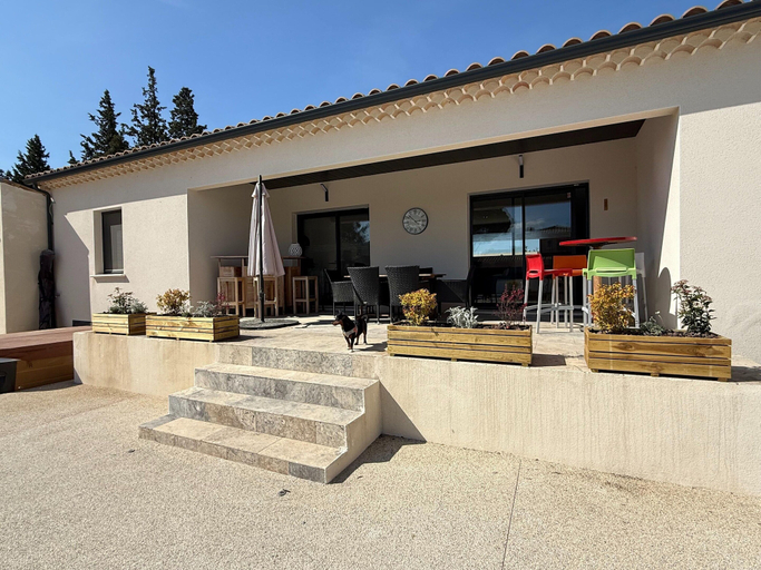 Primary image, Villa With Pool and Jacuzzi Near Chateauneuf-du-pape - 9 People, Vaucluse