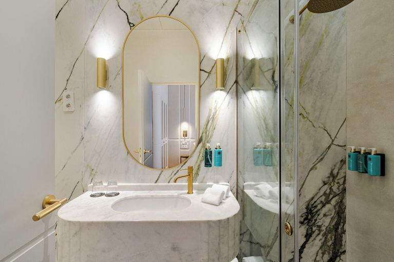 Bathroom 4, Hostal Americano, Madrid