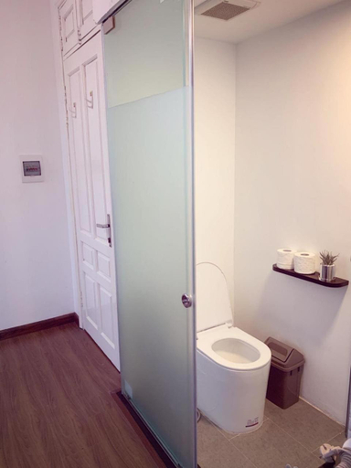 Bathroom, May - YELLOW ROOM, Hoàn Kiếm