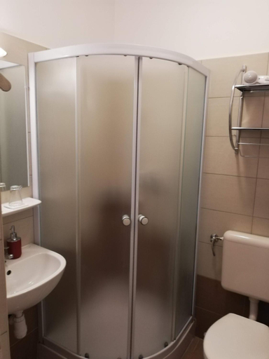 Bathroom 3, Tulip Family Apartments, Eger