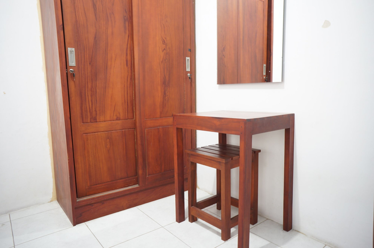 Room 3, OYO 95348 Kost Baituna Syariah, Malang
