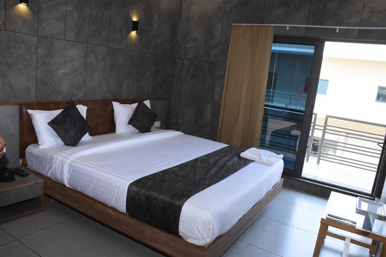 Bedroom 5, Hotel Silver Coin Becharaji, Mahesana