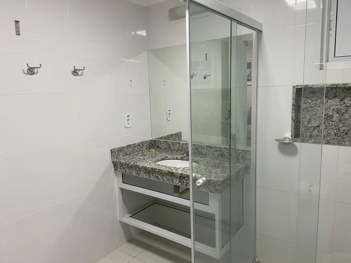 Bathroom 5, Piazza diRoma, Caldas Novas